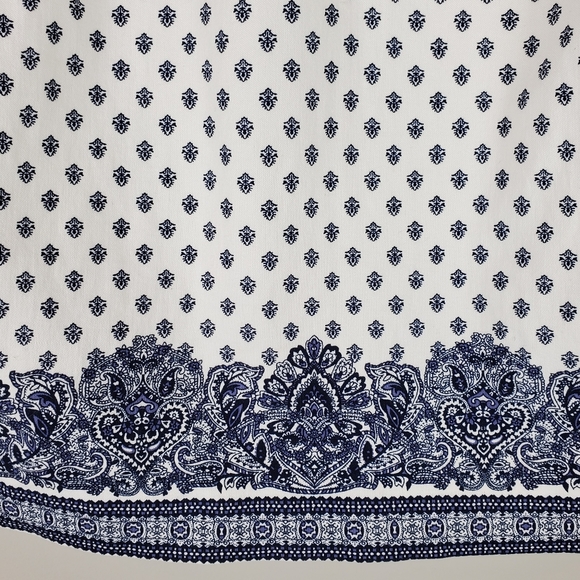 Dalia White w/Navy Pattern Crop Top - Picture 3 of 5